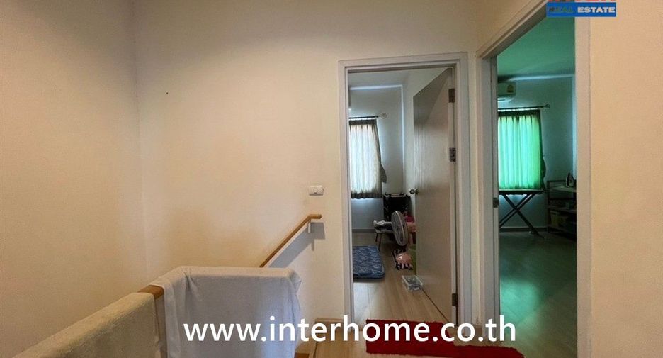 For sale 4 ベッドルーム townhouse in Saphan Sung, Bangkok