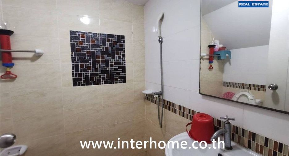 For sale 4 ベッドルーム townhouse in Saphan Sung, Bangkok