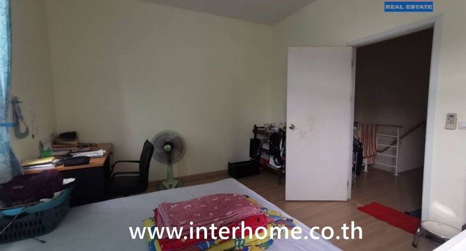 For sale 4 ベッドルーム townhouse in Saphan Sung, Bangkok