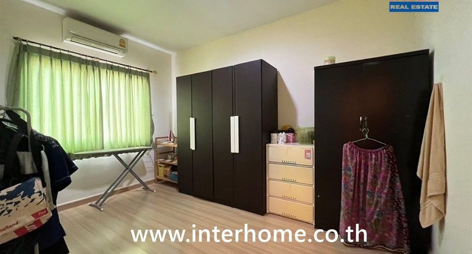 For sale 4 ベッドルーム townhouse in Saphan Sung, Bangkok