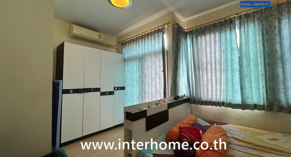 For sale 4 ベッドルーム townhouse in Saphan Sung, Bangkok
