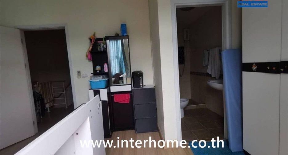 For sale 4 ベッドルーム townhouse in Saphan Sung, Bangkok