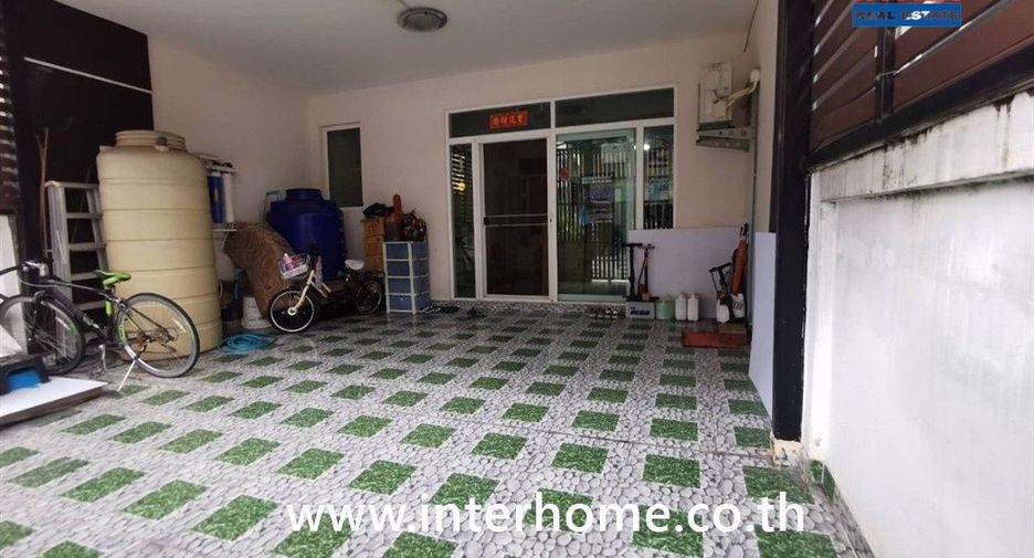 For sale 4 ベッドルーム townhouse in Saphan Sung, Bangkok