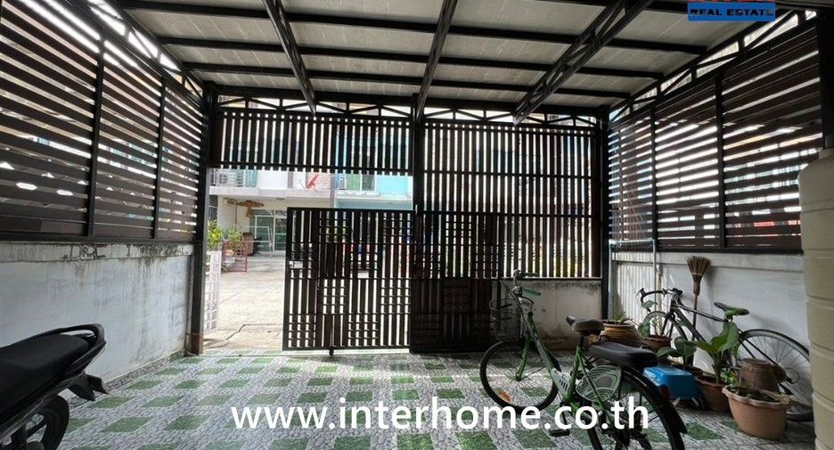 For sale 4 ベッドルーム townhouse in Saphan Sung, Bangkok