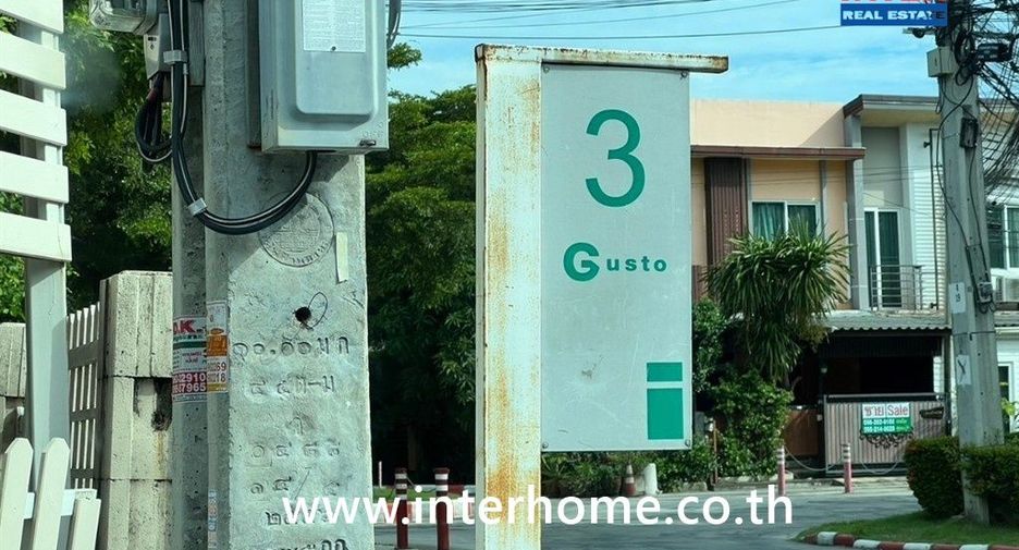 For sale 4 ベッドルーム townhouse in Saphan Sung, Bangkok
