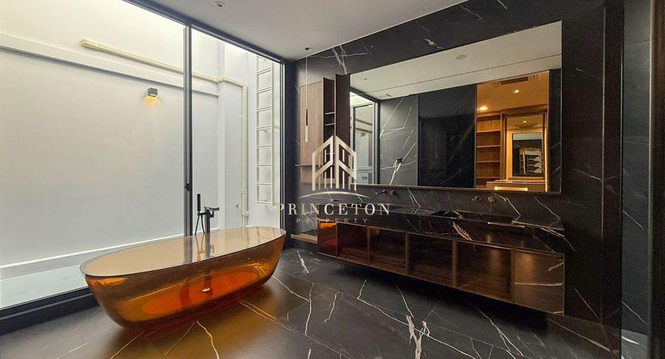 Casa en alquiler de 5 habitaciones en Saphan Sung, Bangkok