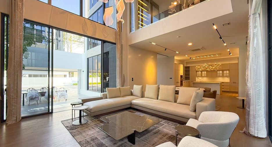 Casa en alquiler de 5 habitaciones en Saphan Sung, Bangkok
