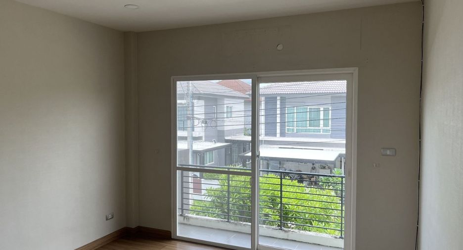 Casa en venta de 4 habitaciones en Lat Krabang, Bangkok