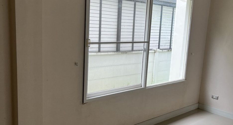 Casa en venta de 4 habitaciones en Lat Krabang, Bangkok