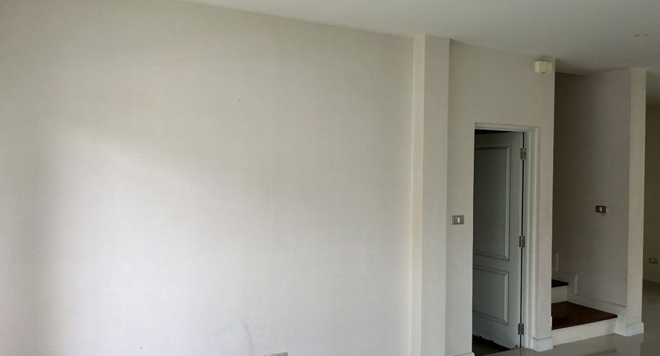 Casa en venta de 4 habitaciones en Lat Krabang, Bangkok