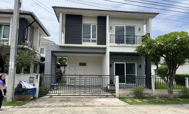 For sale 4 bedrooms house in Lat Krabang, Bangkok