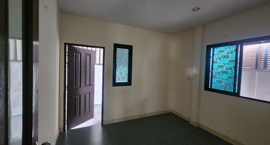 For sale 4 bedrooms house in Min Buri, Bangkok