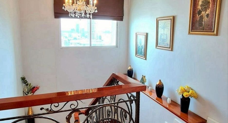 For rent 4 bedrooms condo in Watthana, Bangkok