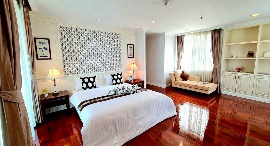 For rent 4 bedrooms condo in Watthana, Bangkok