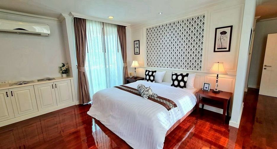 For rent 4 bedrooms condo in Watthana, Bangkok
