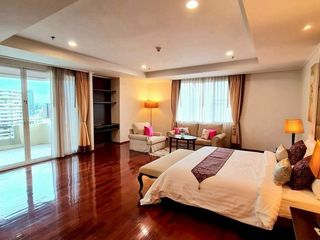 For rent 3 bedrooms condo in Watthana, Bangkok