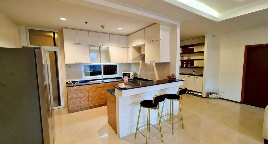 For rent 3 bedrooms condo in Watthana, Bangkok
