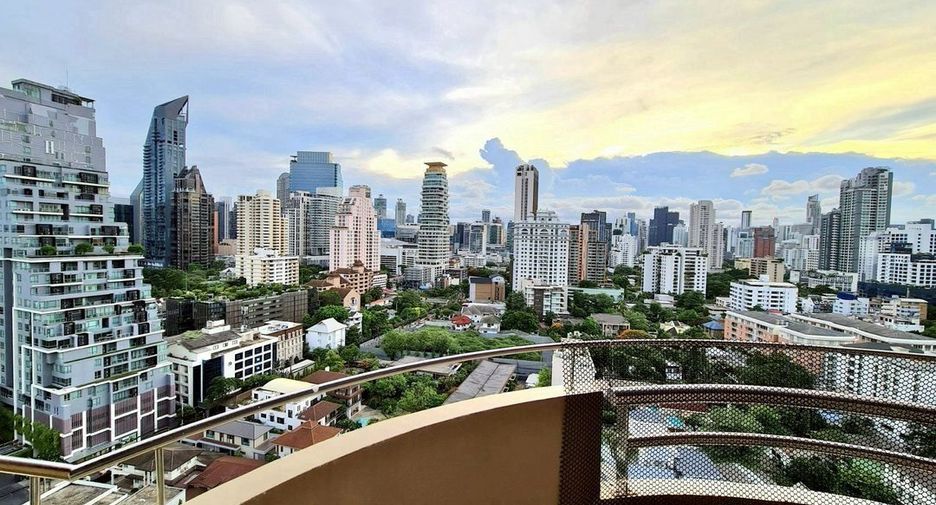 For rent 3 bedrooms condo in Watthana, Bangkok