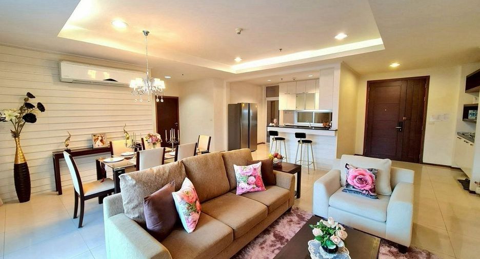 For rent 3 bedrooms condo in Watthana, Bangkok