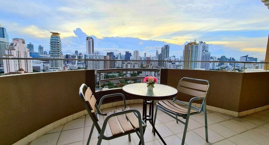 For rent 3 bedrooms condo in Watthana, Bangkok