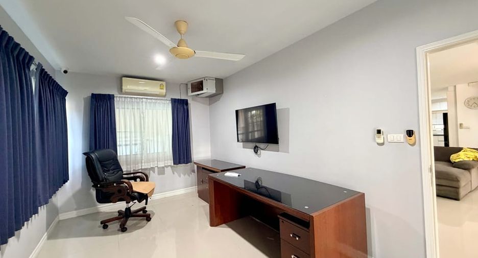 À louer 4 chambres villa à Bang Lamung, Chonburi