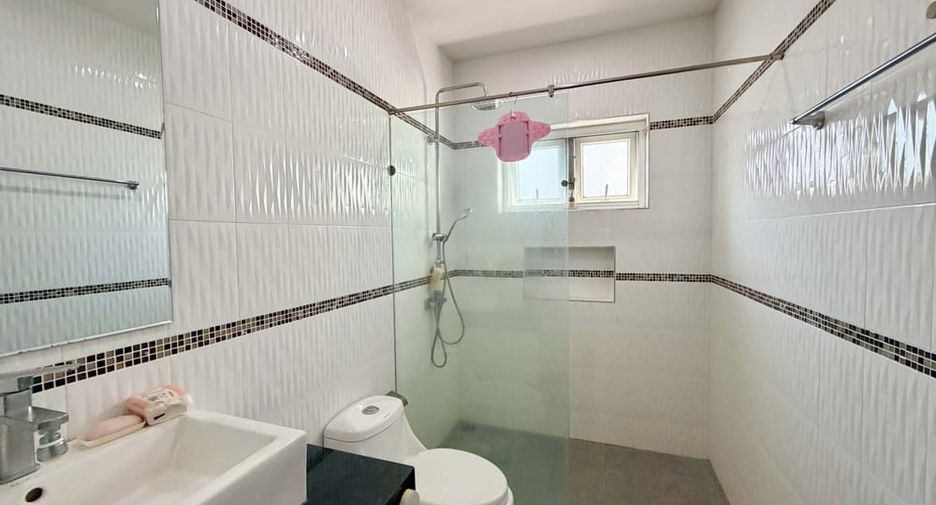 À louer 4 chambres villa à Bang Lamung, Chonburi