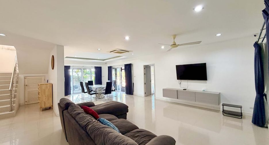 À louer 4 chambres villa à Bang Lamung, Chonburi