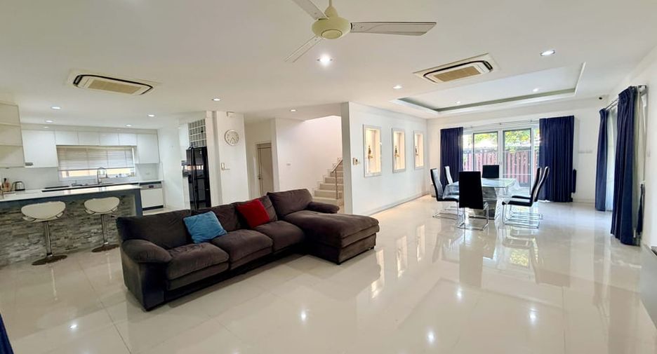 À louer 4 chambres villa à Bang Lamung, Chonburi