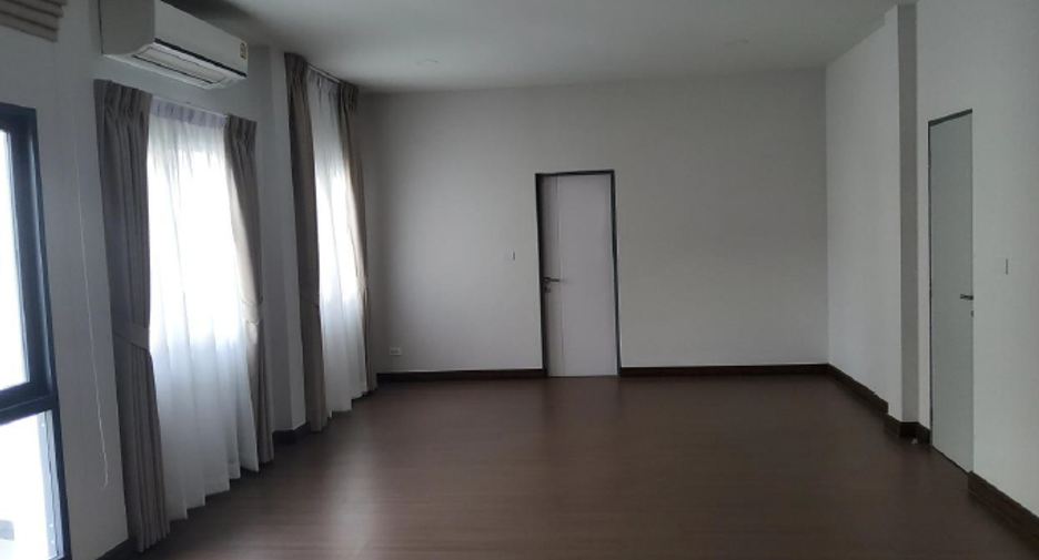 Casa en venta de 3 habitaciones en Bang Phli, Samut Prakan