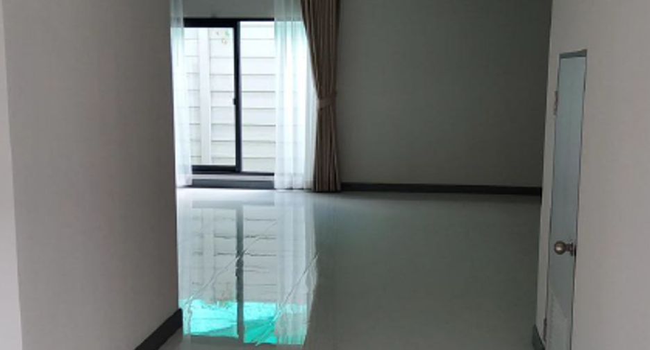 Casa en venta de 3 habitaciones en Bang Phli, Samut Prakan