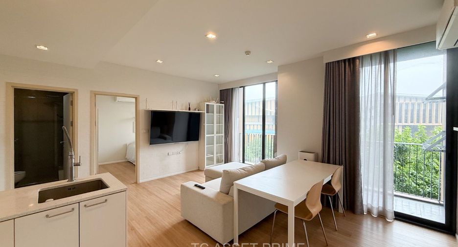For rent 2 bedrooms condo in Watthana, Bangkok