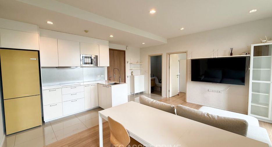For rent 2 bedrooms condo in Watthana, Bangkok