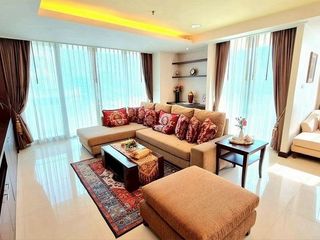 For rent 4 bedrooms condo in Watthana, Bangkok