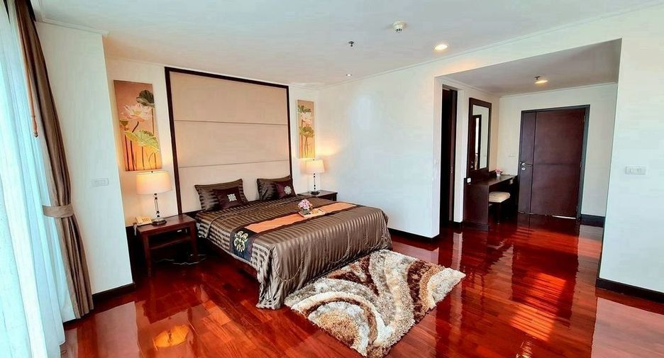 For rent 4 bedrooms condo in Watthana, Bangkok