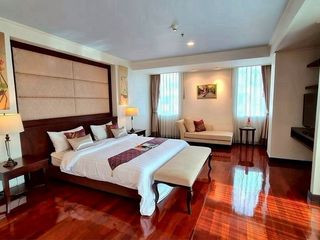 For rent 4 bedrooms condo in Watthana, Bangkok