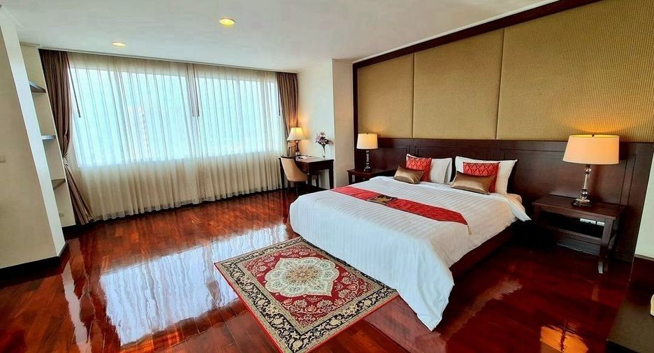 For rent 4 bedrooms condo in Watthana, Bangkok