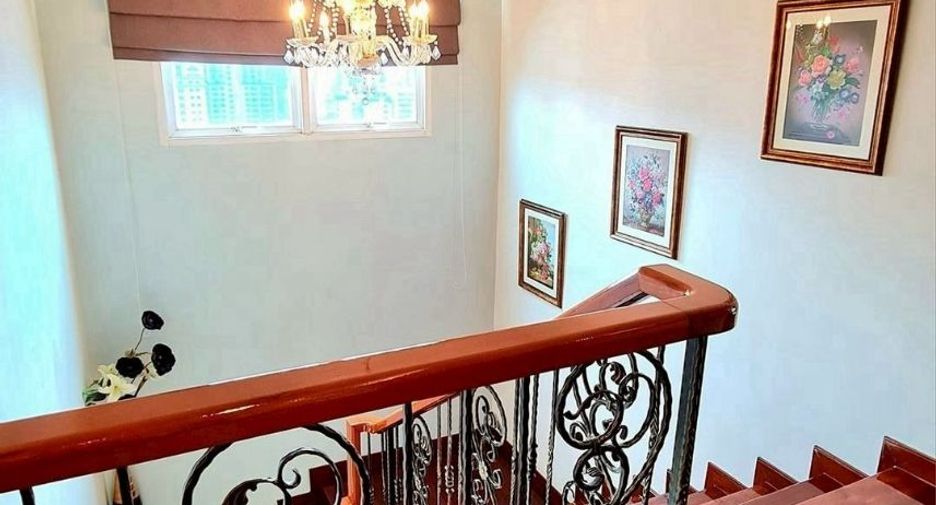 For rent 4 bedrooms condo in Watthana, Bangkok