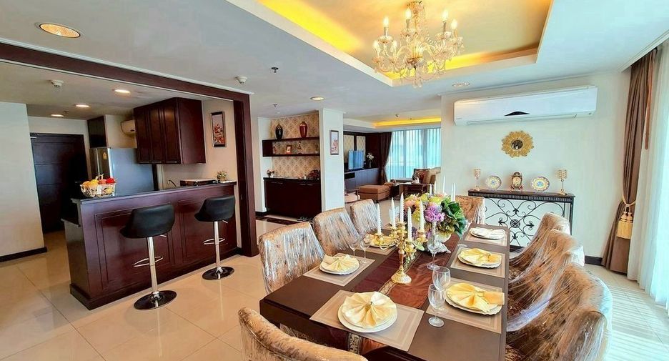 For rent 4 bedrooms condo in Watthana, Bangkok