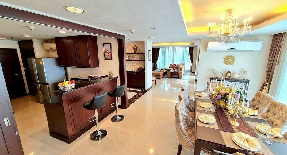 For rent 4 bedrooms condo in Watthana, Bangkok