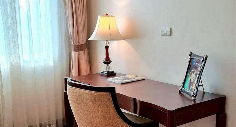 For rent 4 bedrooms condo in Watthana, Bangkok