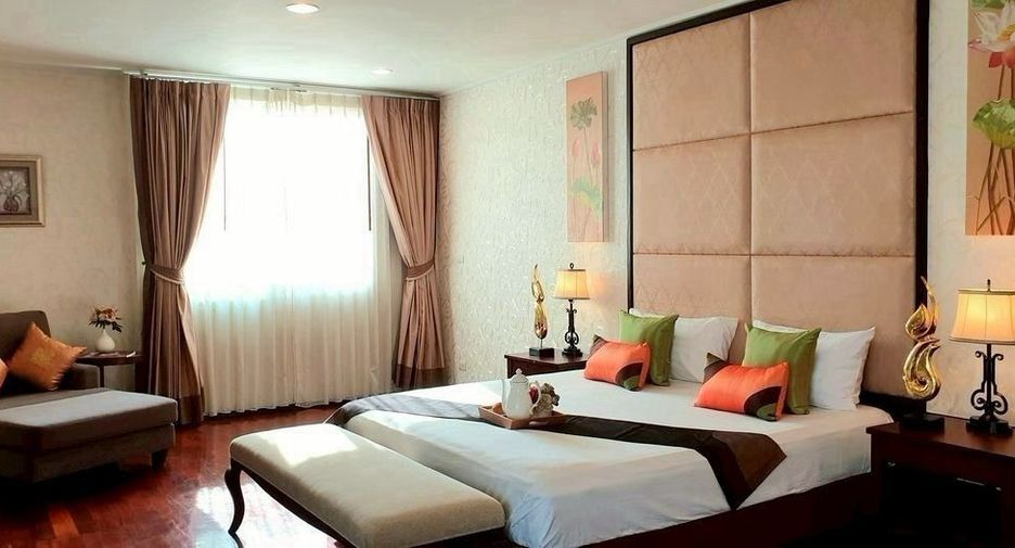 For rent 4 bedrooms condo in Watthana, Bangkok