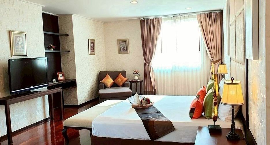 For rent 4 bedrooms condo in Watthana, Bangkok