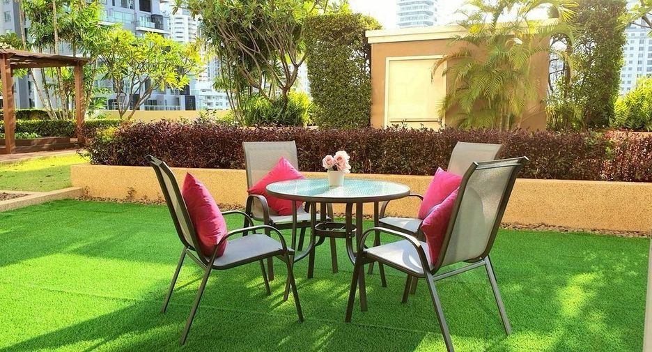 For rent 4 bedrooms condo in Watthana, Bangkok
