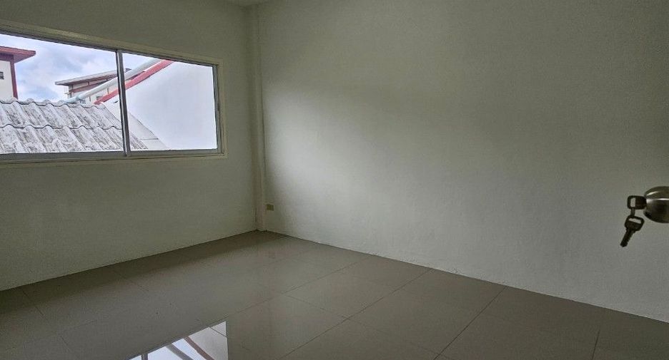 For sale 5 bedrooms townhouse in Mueang Chon Buri, Chonburi