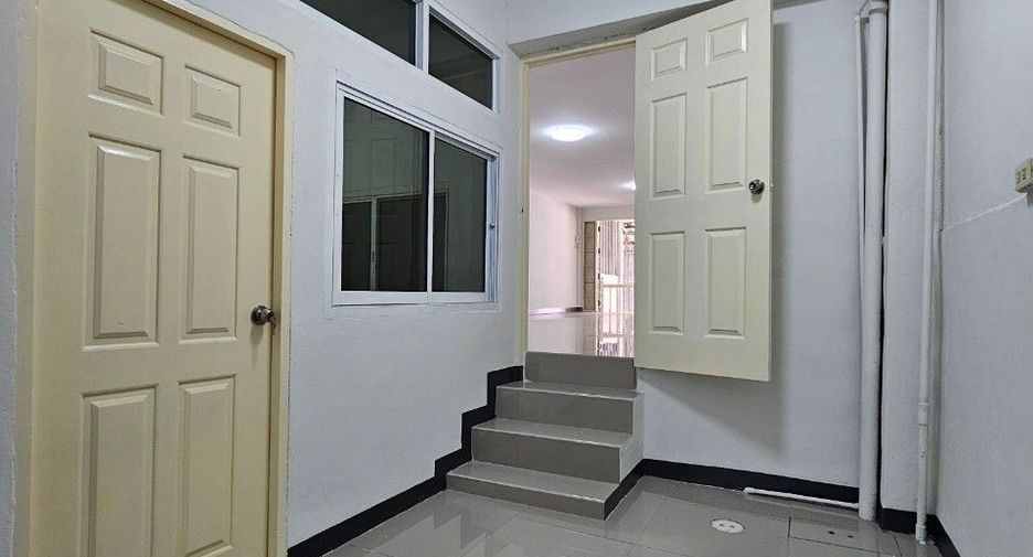 For sale 5 bedrooms townhouse in Mueang Chon Buri, Chonburi
