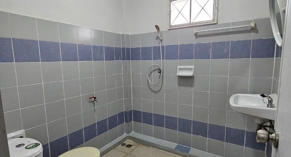 For sale 5 bedrooms townhouse in Mueang Chon Buri, Chonburi
