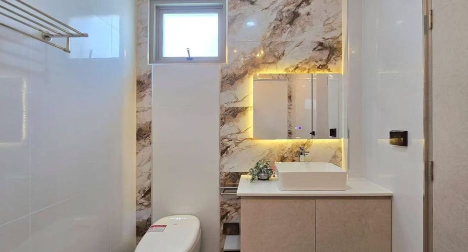 For sale 4 bedrooms house in Bang Lamung, Chonburi