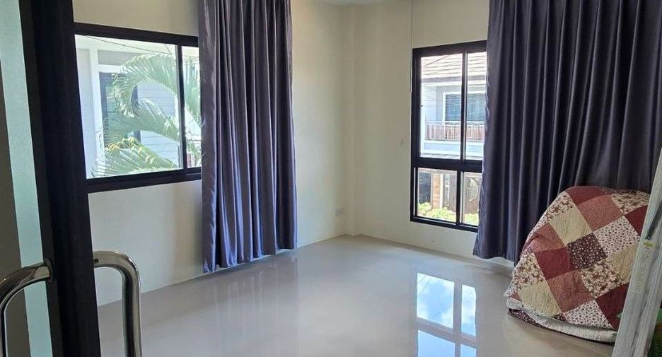 For sale 4 bedrooms house in Ban Bueng, Chonburi