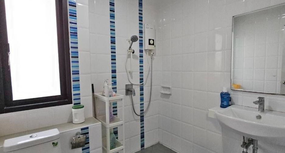 For sale 4 bedrooms house in Ban Bueng, Chonburi