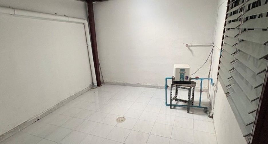 Local comercial en venta de 2 habitaciones en Bang Khen, Bangkok